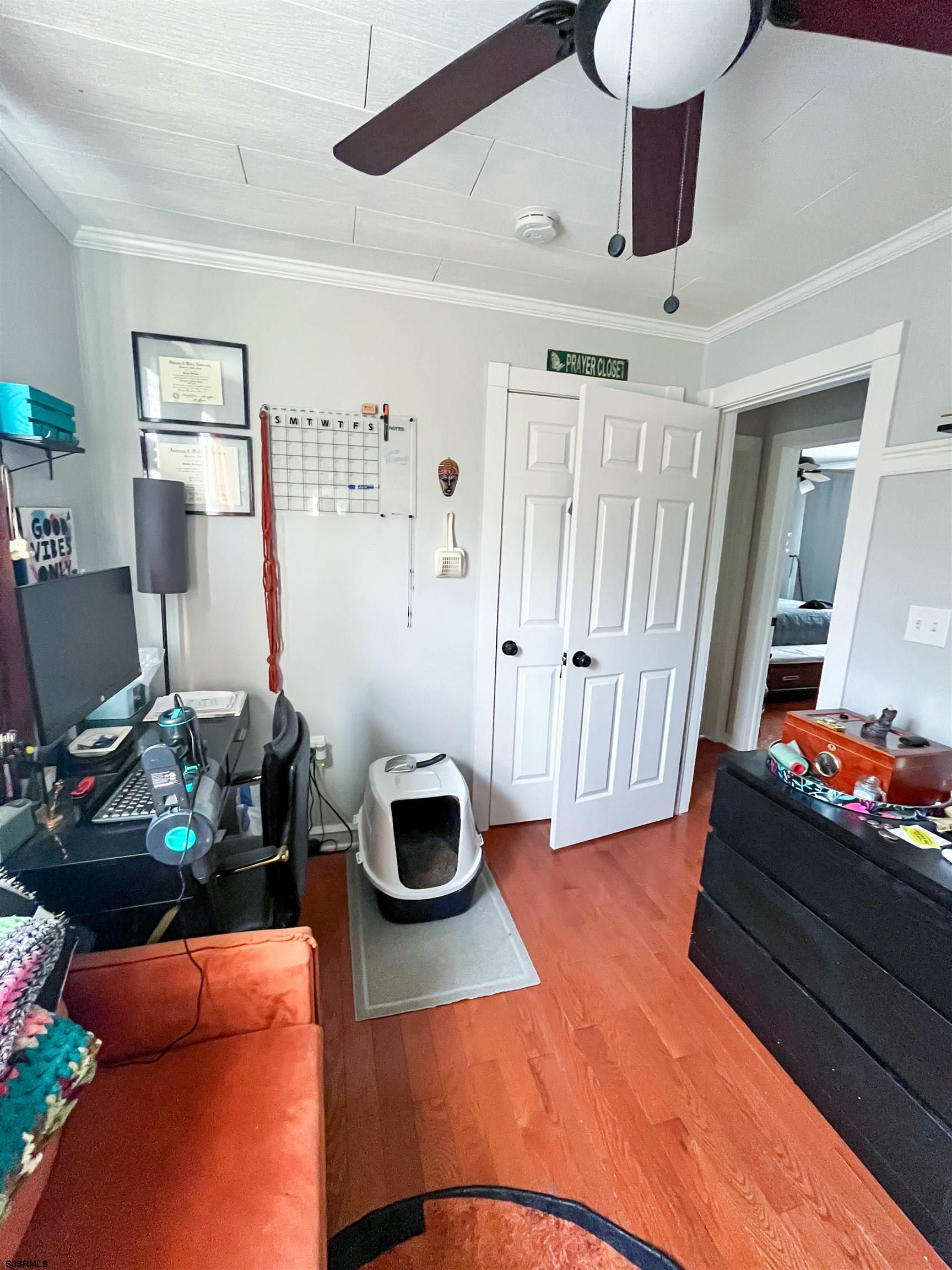 522 Zion Road Egg Harbor Township, NJ 08234 - Photo 21 of 42 a living room with furniture