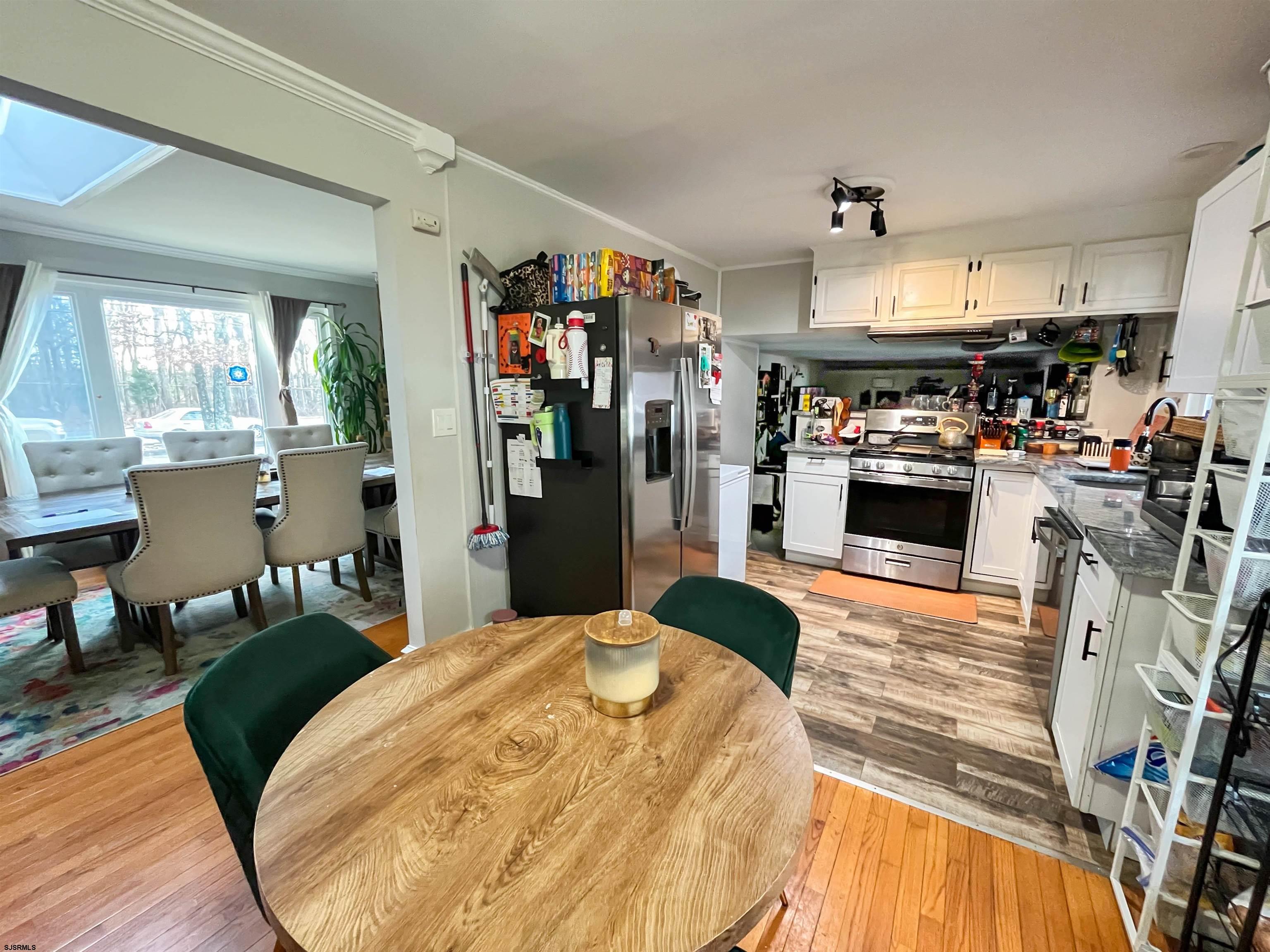 522 Zion Road Egg Harbor Township, NJ 08234 - Photo 8 of 42 a very nice looking room with a large kitchen