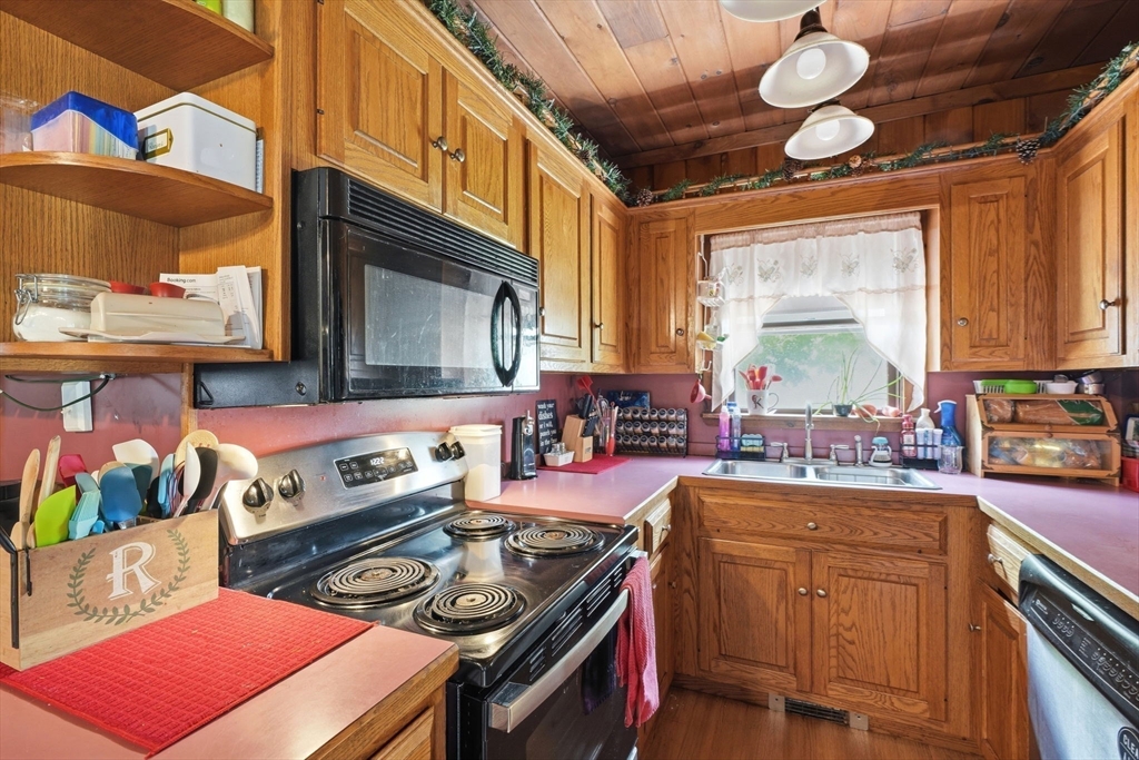 585 County Street Taunton, MA 02780 - Photo 8 of 41
