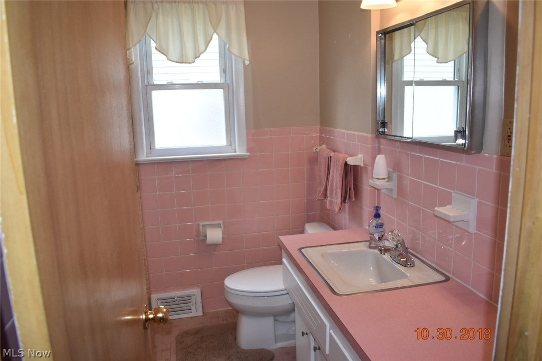 4831 Fairlawn Road Cleveland, OH 44124 - Photo 10 of 21 Gallery Image 10