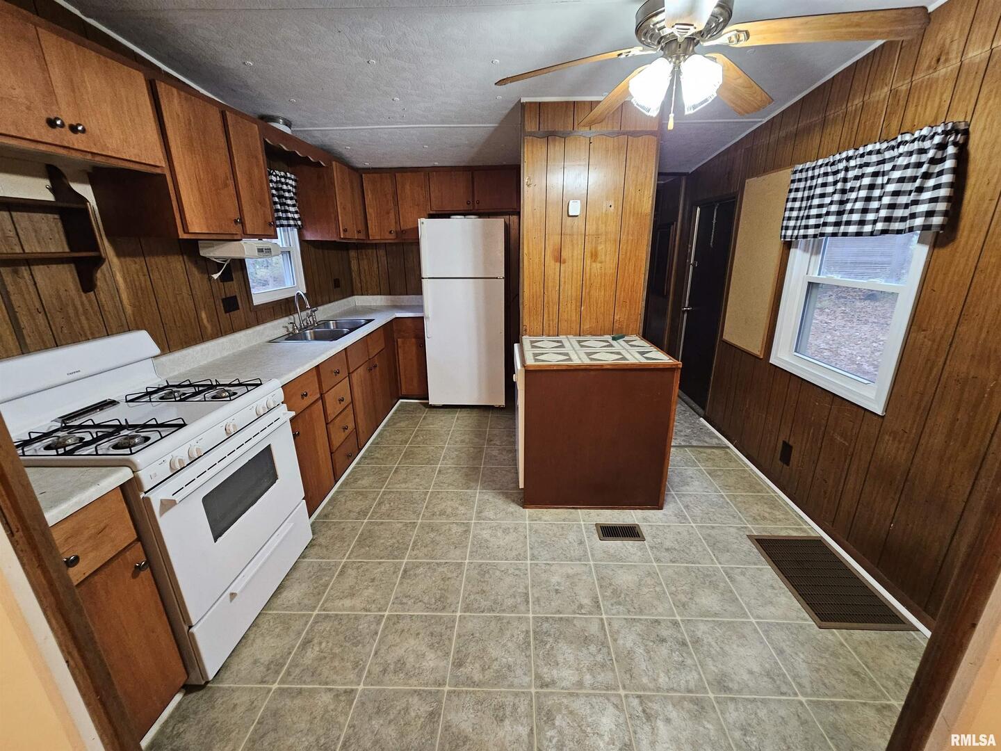 4248 Church Road Salem, IL 62881 - Photo 11 of 57