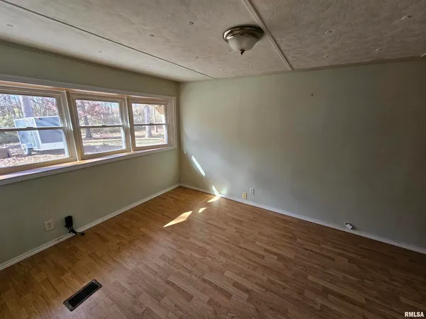 $167,500 | 4248 Church Road, Salem, IL 62881