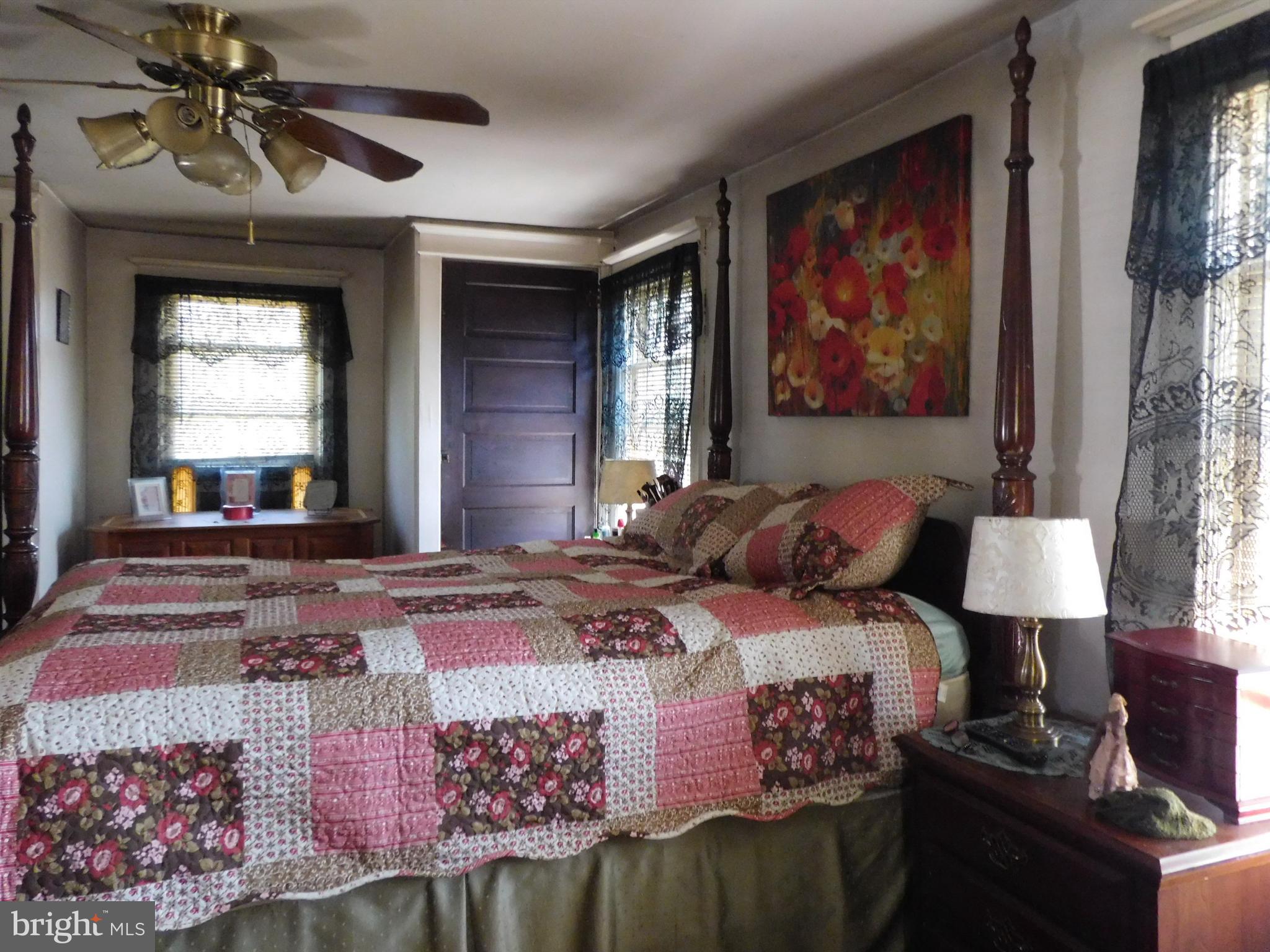 511 Heulings Avenue Riverside, NJ 08075 - Photo 29 of 39 Main bedroom