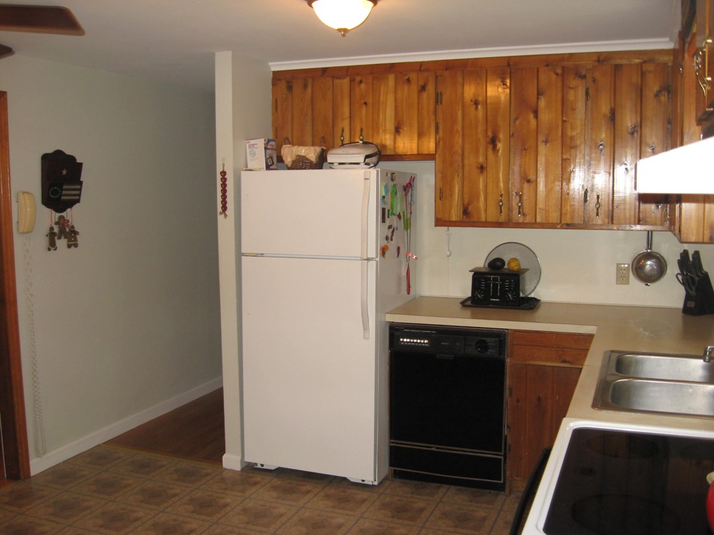 36 Holly Hill Road Springfield, MA 01119 - Photo 13 of 24 Gallery Image 13