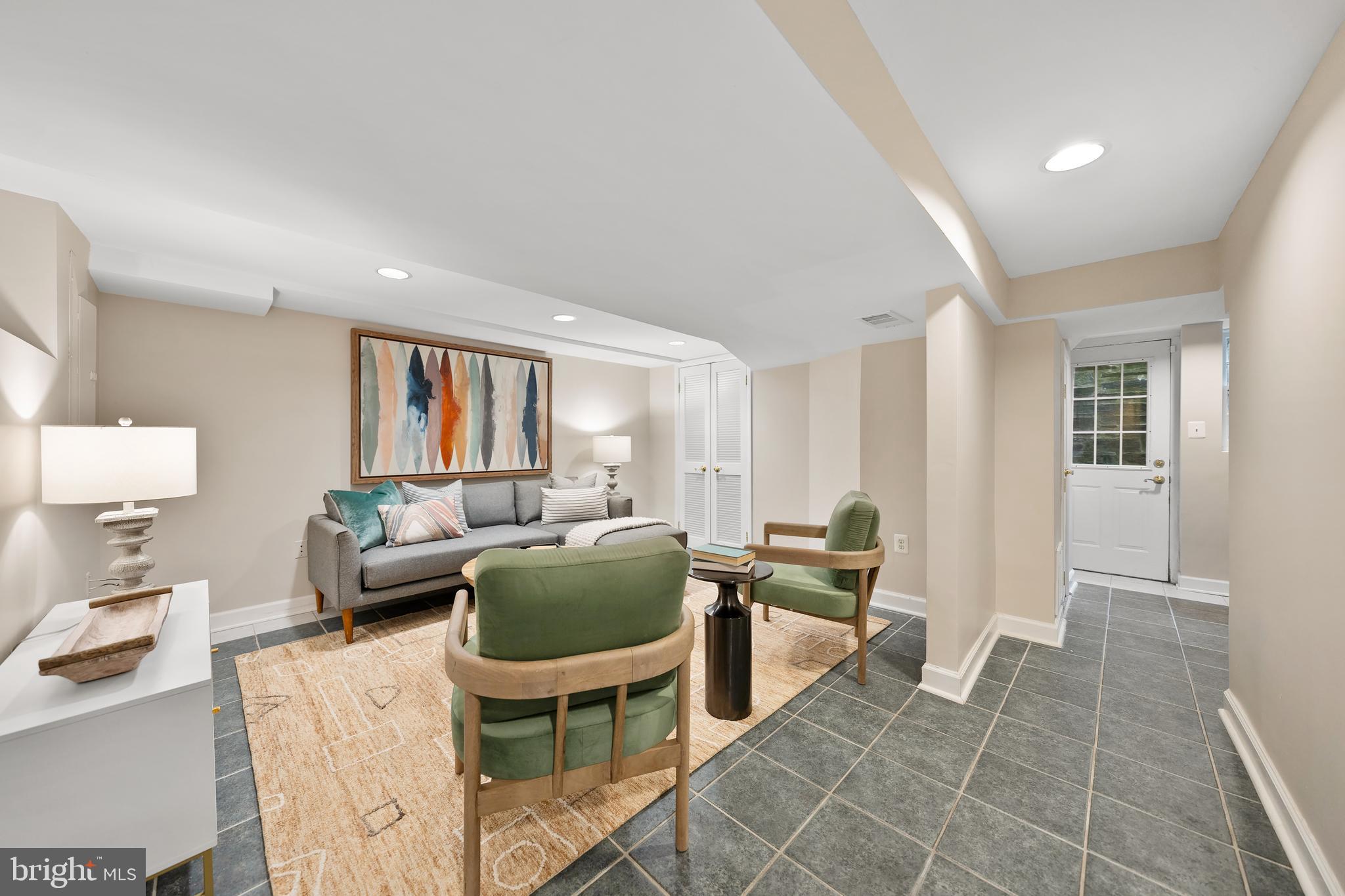 6030 Fort Hunt Road Alexandria, VA 22307 - Photo 5 of 45 Gallery Image 5