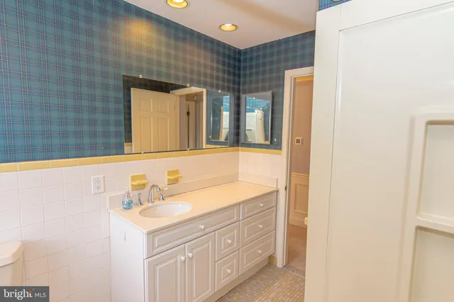 $835,000 | 21 Woods End Drive, Doylestown, PA 18902