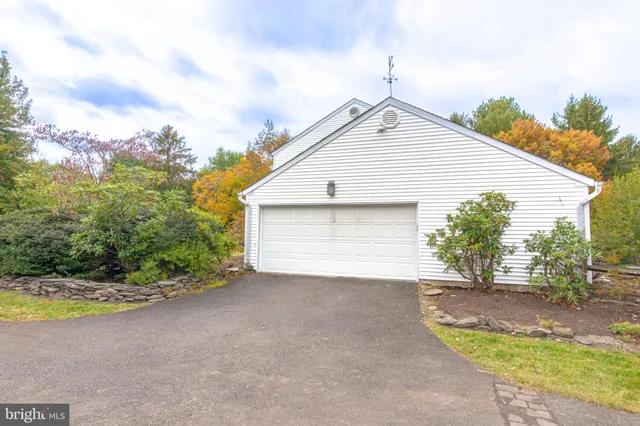 $835,000 | 21 Woods End Drive, Doylestown, PA 18902