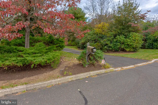 $835,000 | 21 Woods End Drive, Doylestown, PA 18902