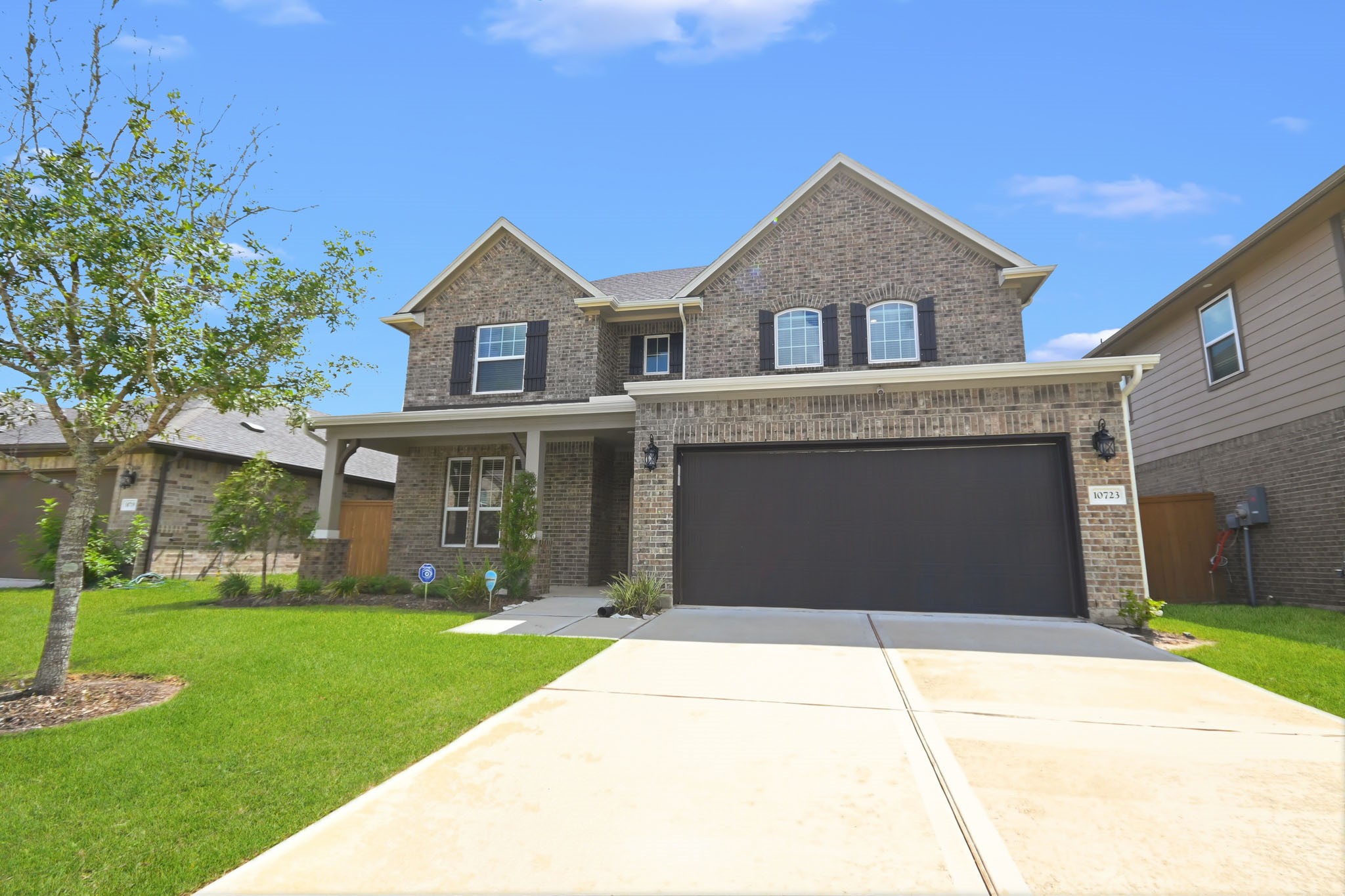 10723 Clfs Vw Drive Rosharon, TX 77583 - Photo 39 of 50 Energy efficient home is like new, only 4 years old!