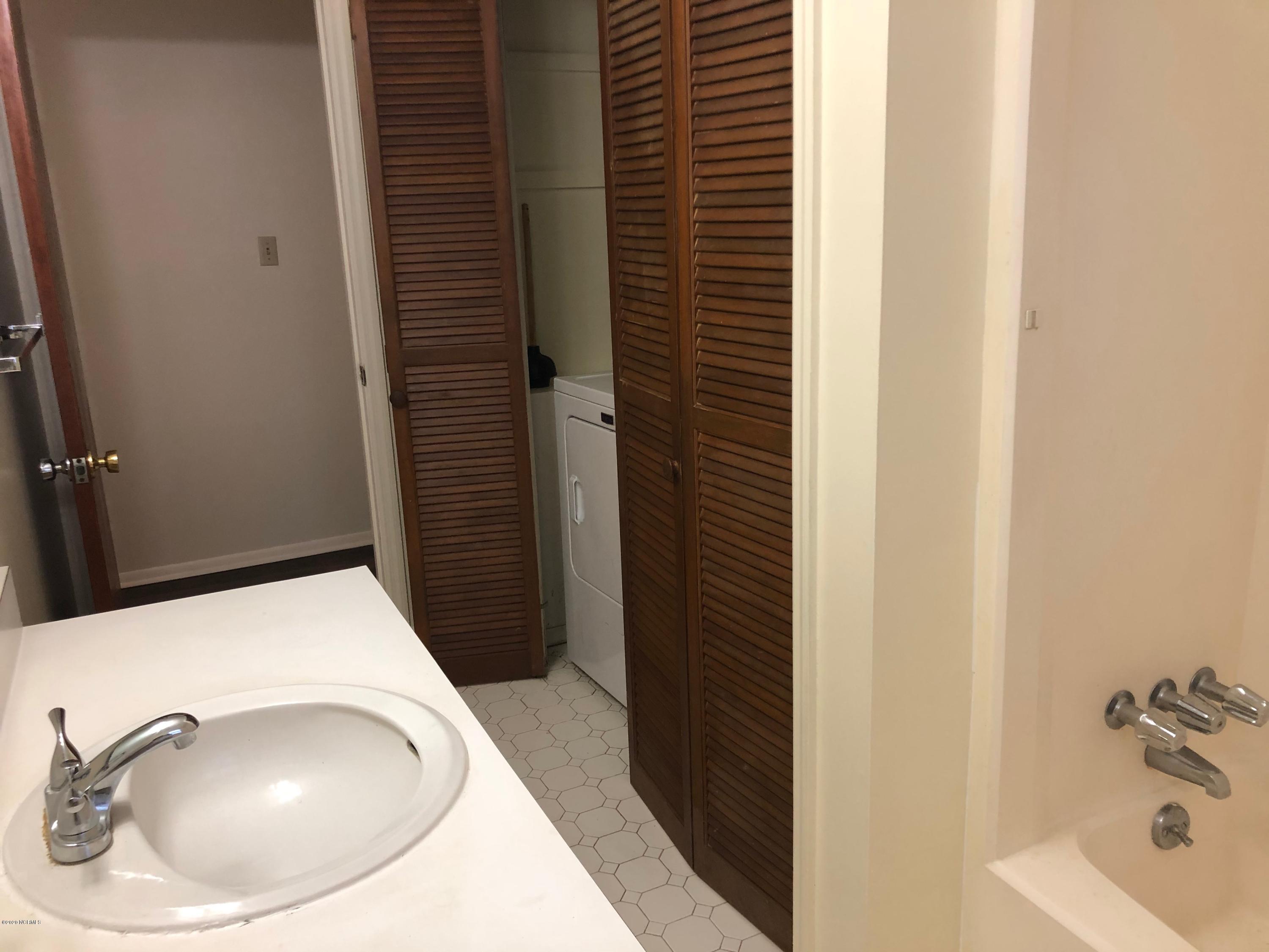 1310 Queens Road, Unit A&B Kinston, NC 28501 - Photo 8 of 8 1310 B Queen Bath