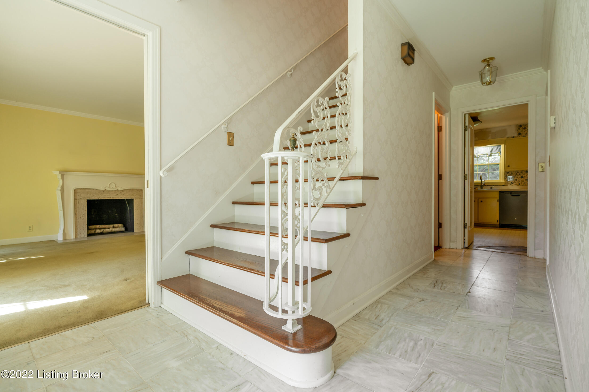 2104 Camargo Road Louisville, KY 40207 - Photo 5 of 36 2104 Camargo Rd-15