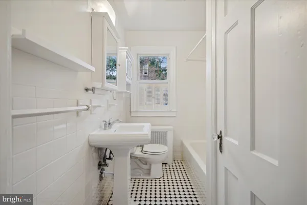 $3,750 | 619 South Garfield Street, Arlington, VA 22204