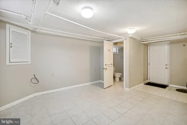 $3,750 | 619 South Garfield Street, Arlington, VA 22204