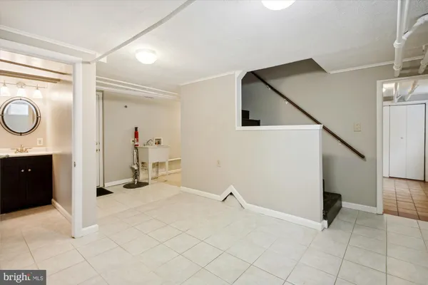 $3,750 | 619 South Garfield Street, Arlington, VA 22204