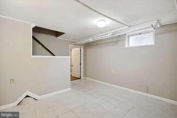 $3,750 | 619 South Garfield Street, Arlington, VA 22204