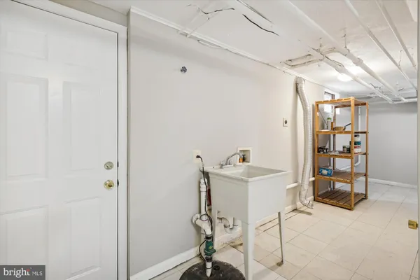 $3,750 | 619 South Garfield Street, Arlington, VA 22204