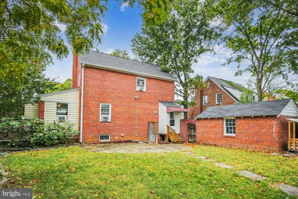 $3,750 | 619 South Garfield Street, Arlington, VA 22204