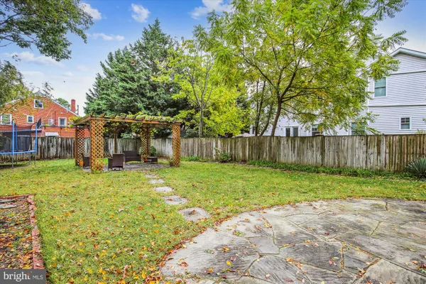 $3,750 | 619 South Garfield Street, Arlington, VA 22204