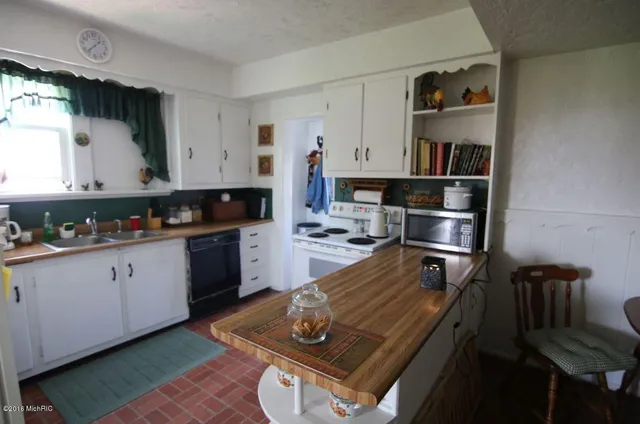 $2,250,000 | 59388 41st Street, Paw Paw, MI 49079