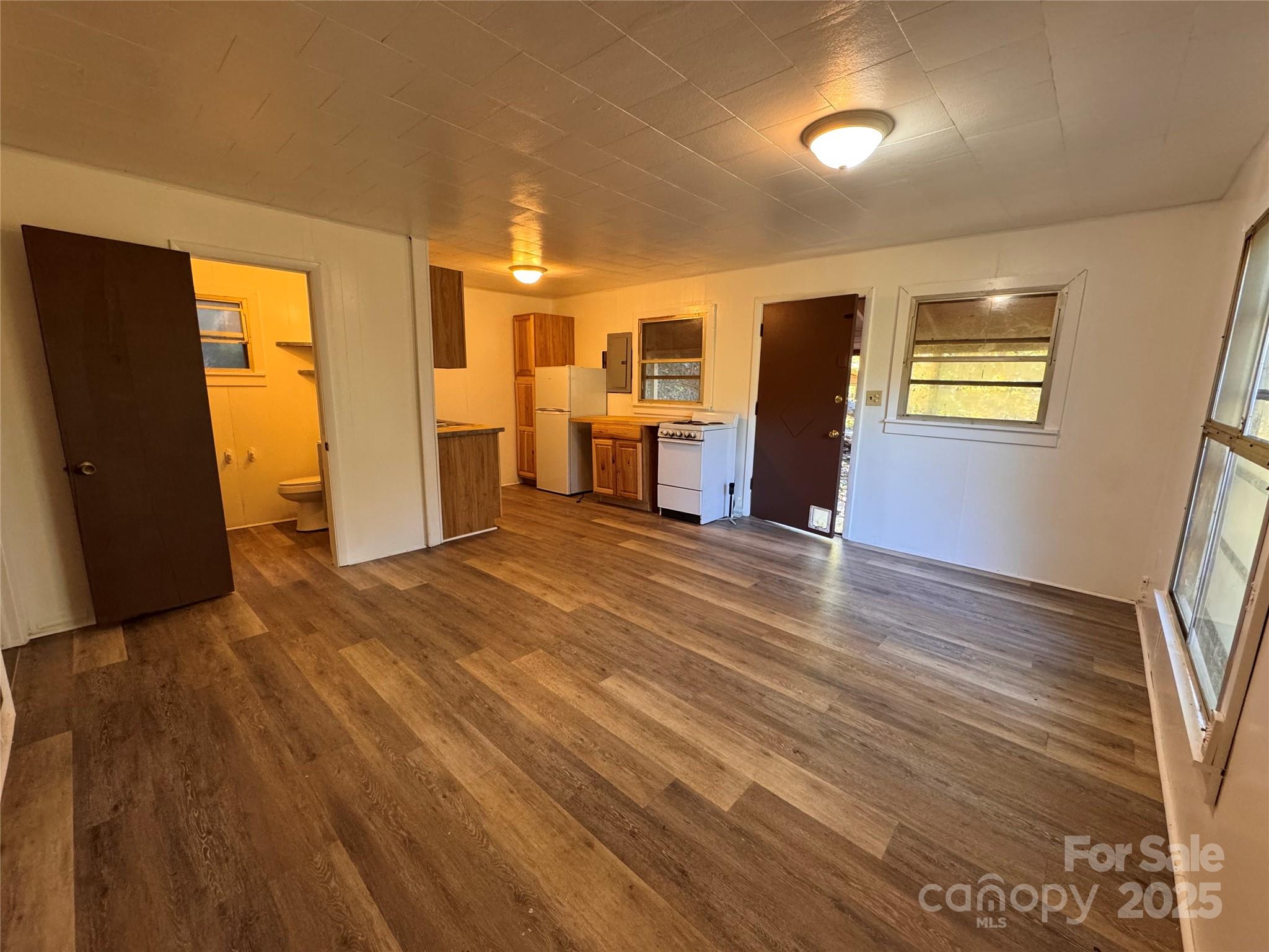 84 Pelohi Cove Road Bryson City, NC 28713 - Photo 3 of 22 a view of a livingroom with furniture and an entryway