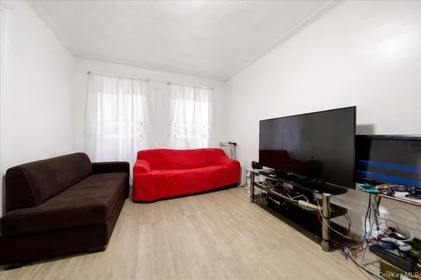 $150,000 | 1974 Lafontaine Avenue, Unit 2E | East Tremont