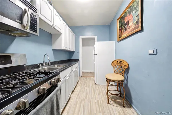 $150,000 | 1974 Lafontaine Avenue, Unit 2E | East Tremont