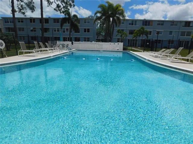 $150,000 | 4715 Bay Street Northeast, Unit 119, St. Petersburg, FL 33703