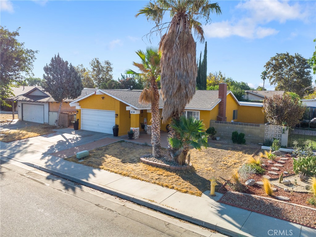 638 Eston Place Lancaster, CA 93535 - Photo 43 of 44 a front view of a house with garden