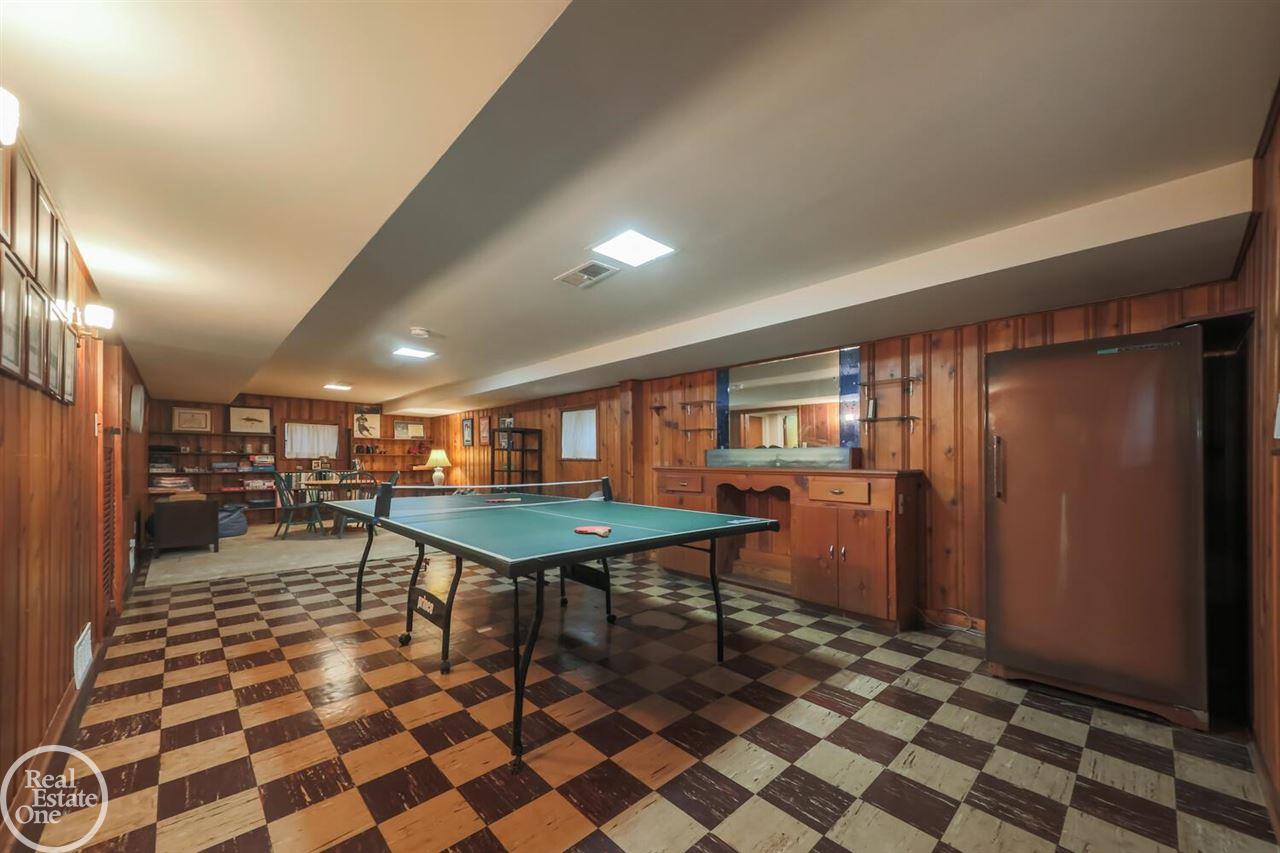 1560 Torrey Road Grosse Pointe, MI 48236 - Photo 27 of 35 50066940-26.JPG
