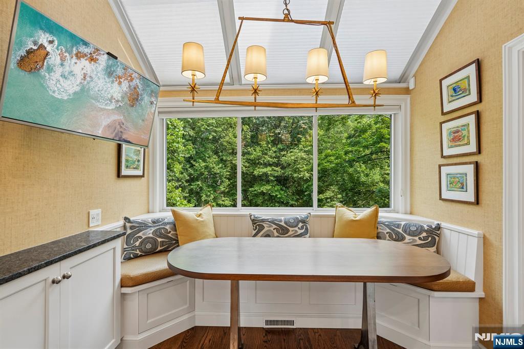 25 Daniel Court Ridgewood, NJ 07450 - Photo 12 of 42 Gallery Image 12