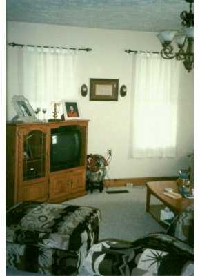 481 Reno Street Rochester, PA 15074 - Photo 4 of 4 Living Room.