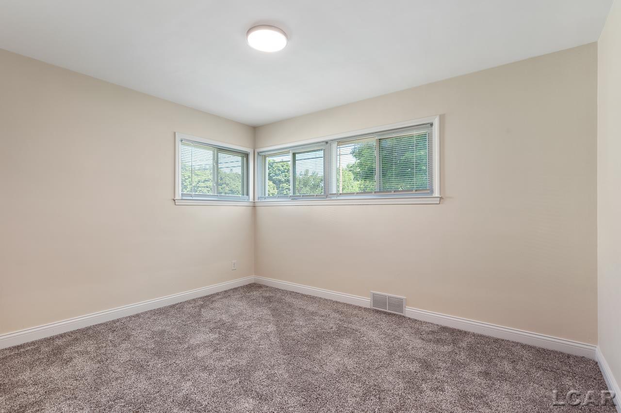 417 Riverside Avenue Adrian, MI 49221 - Photo 21 of 30 50152996-c0d612a9-210d-440a-92f1-5a1b93e8c9f3.JPG
