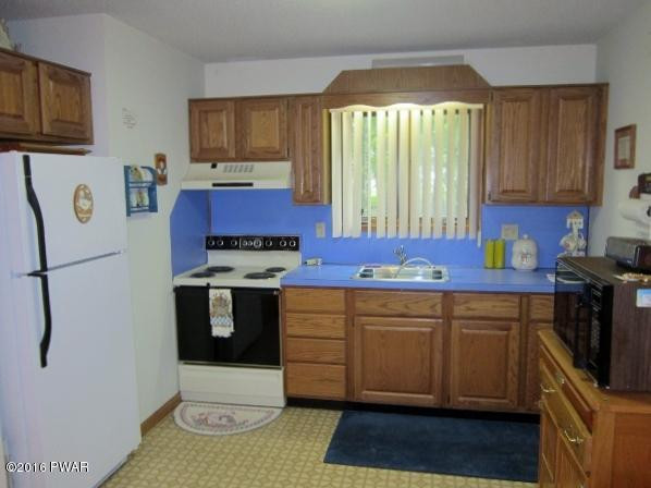 101 Perch Road Lackawaxen, PA 18435 - Photo 17 of 31 17 KITCHEN (600x450)