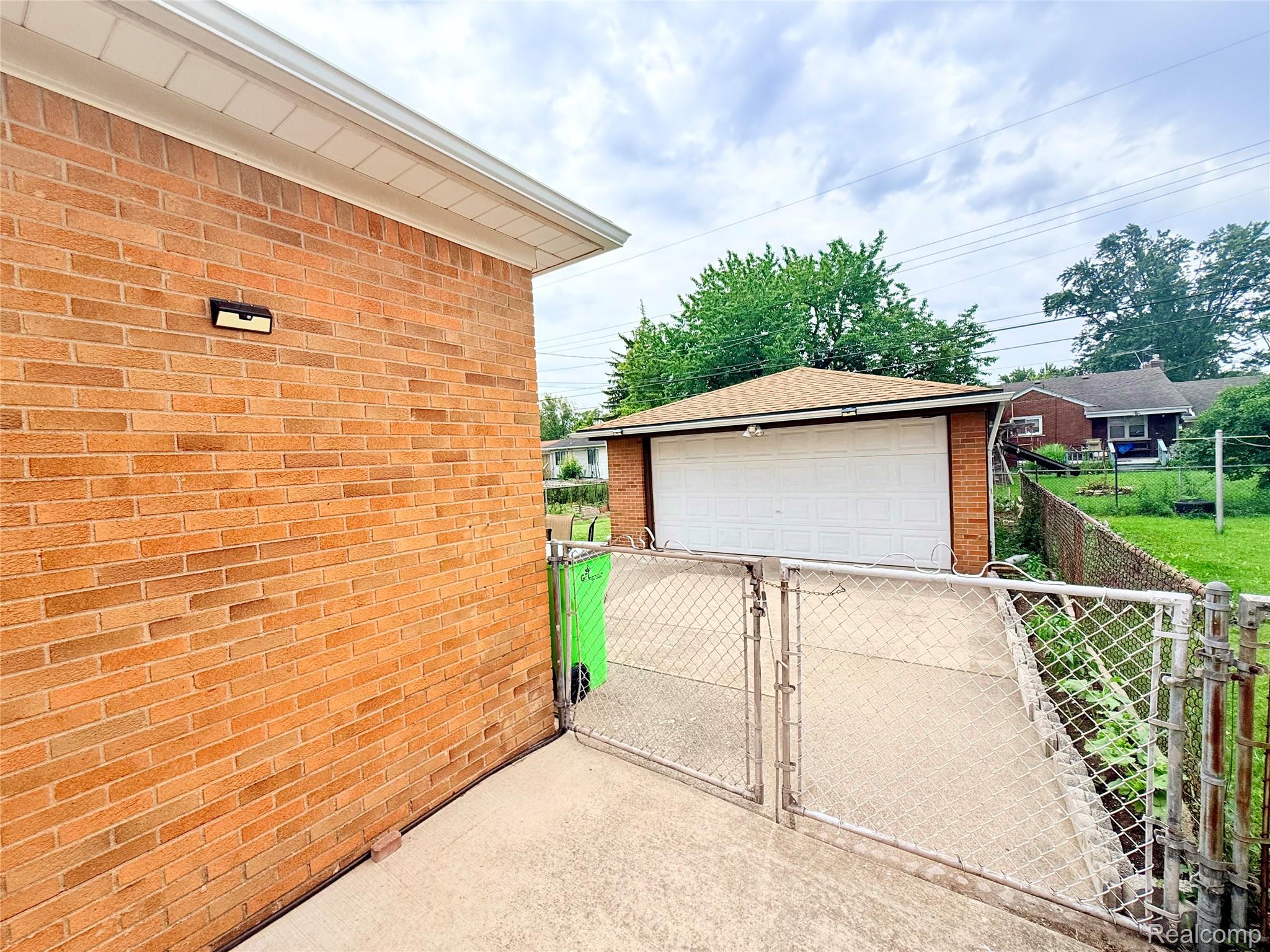 8152 Potomac Street Center Line, MI 48015 - Photo 35 of 39 .