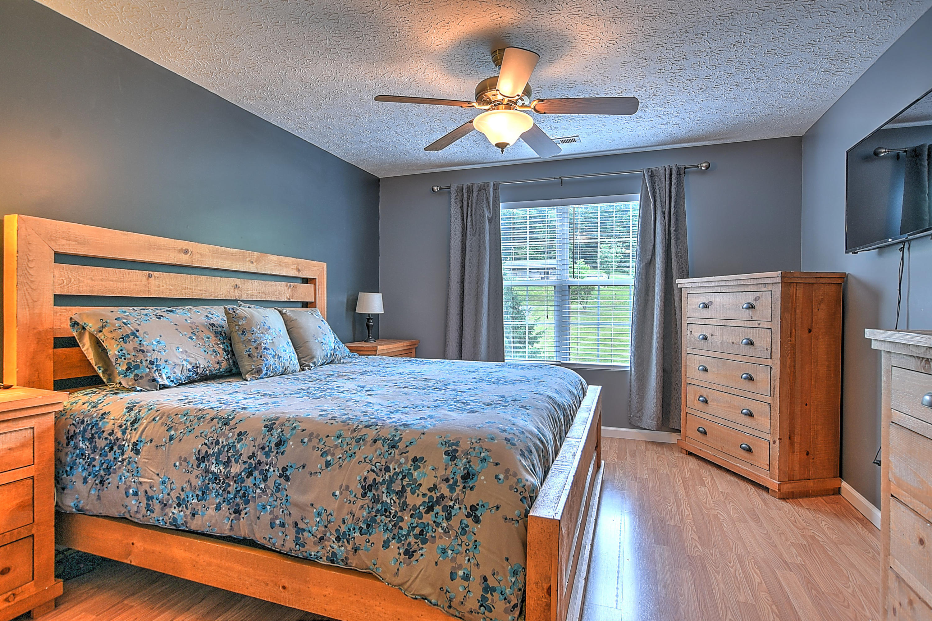 490 Hales Chapel Road Gray, TN 37615 - Photo 13 of 16 490 Hales Chapel-21