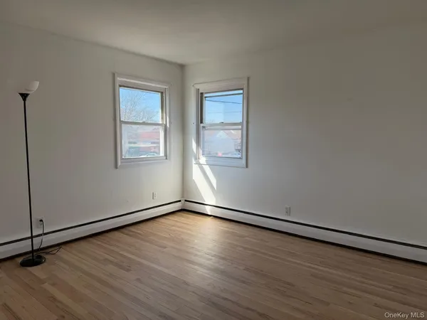 $3,700 | 1 Munro Boulevard, Unit 2F, Valley Stream, NY 11581