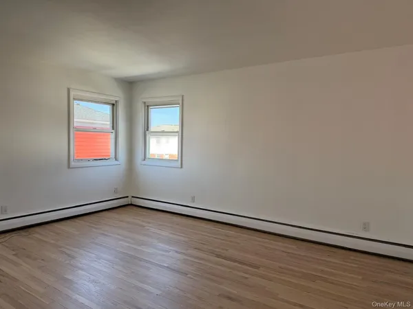 $3,700 | 1 Munro Boulevard, Unit 2F, Valley Stream, NY 11581