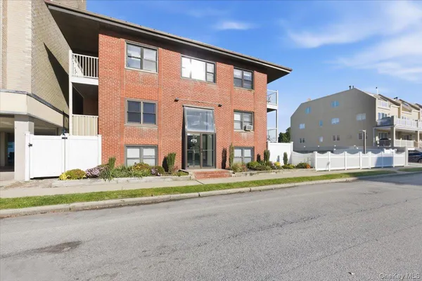 $2,850 | 475 West Broadway, Unit B2, Long Beach, NY 11561