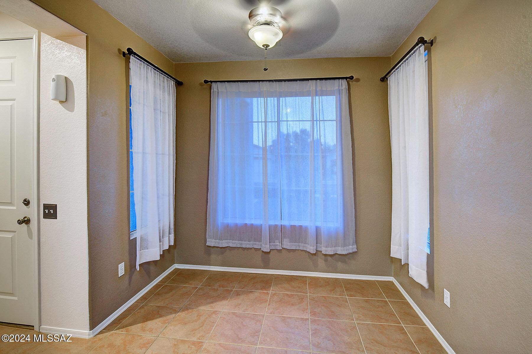 7632 West Amber Ridge Way Tucson, AZ 85743 - Photo 9 of 23