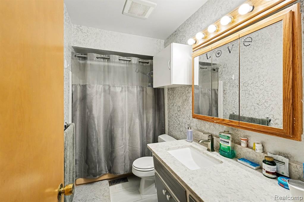 6341 Waldon Road Clarkston, MI 48346 - Photo 15 of 22 Gallery Image 15