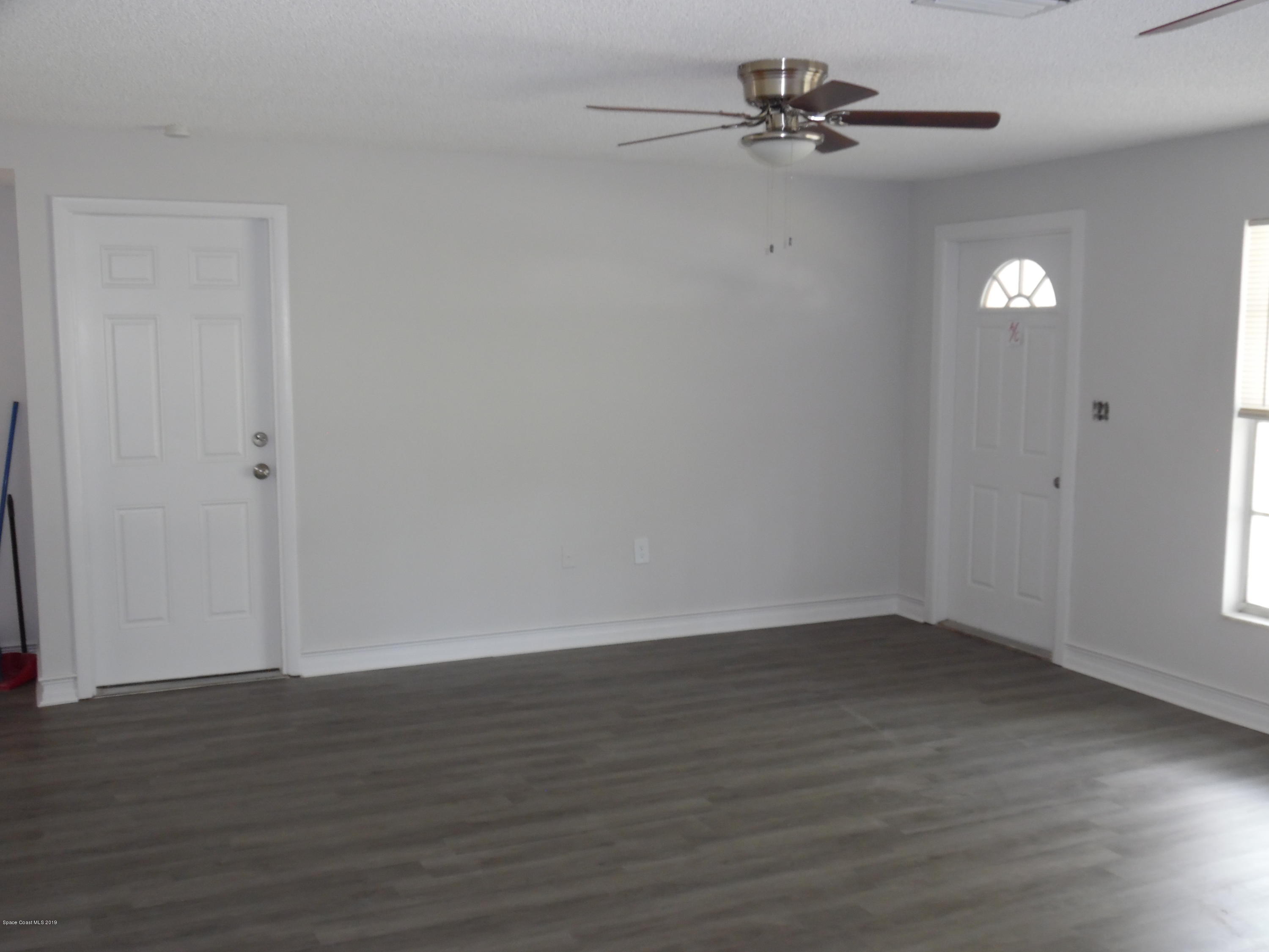 431 Count Street Melbourne, FL 32901 - Photo 4 of 15 L.R. view looking at front door