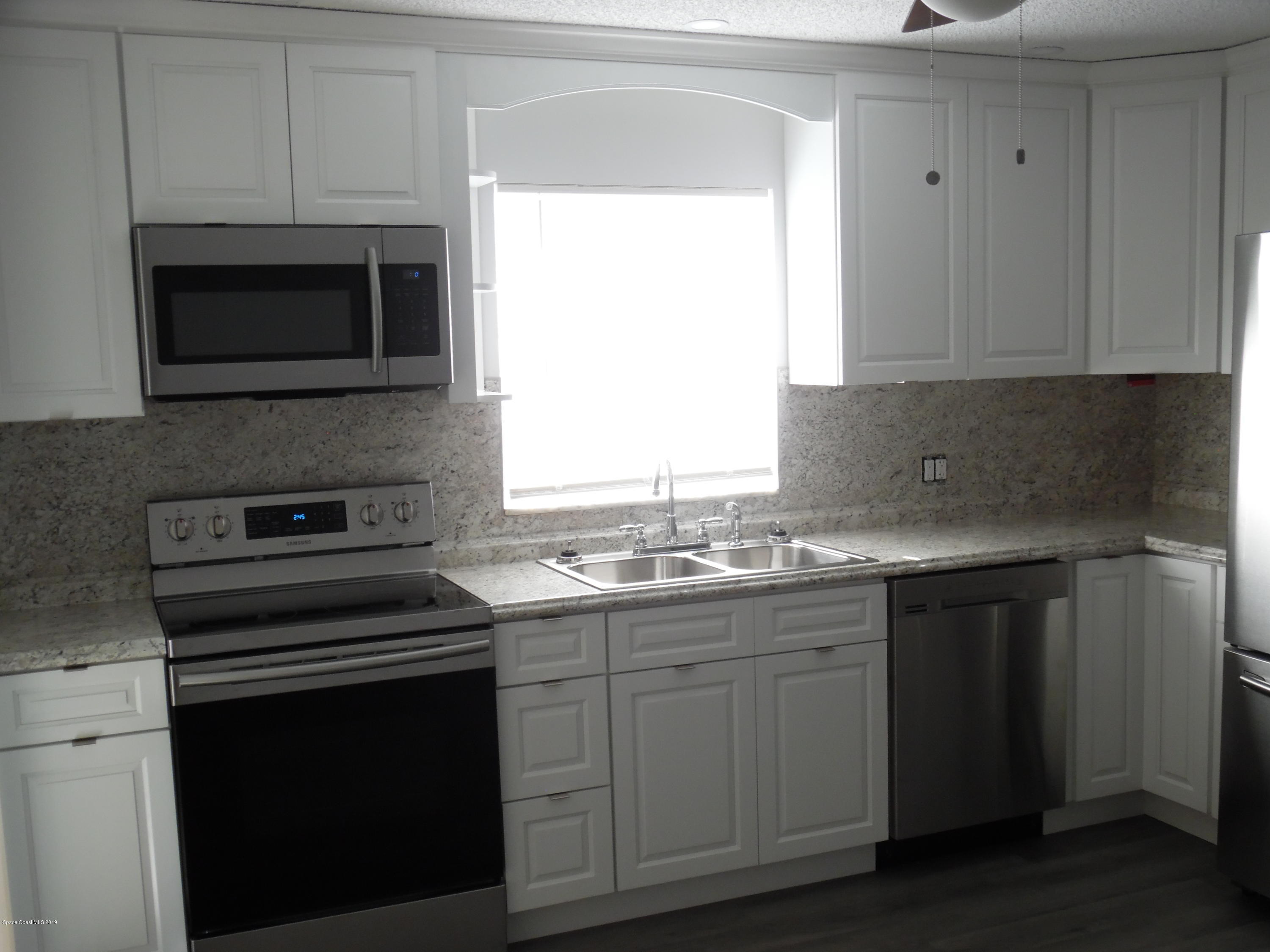 431 Count Street Melbourne, FL 32901 - Photo 6 of 15 1 view of Kitchen