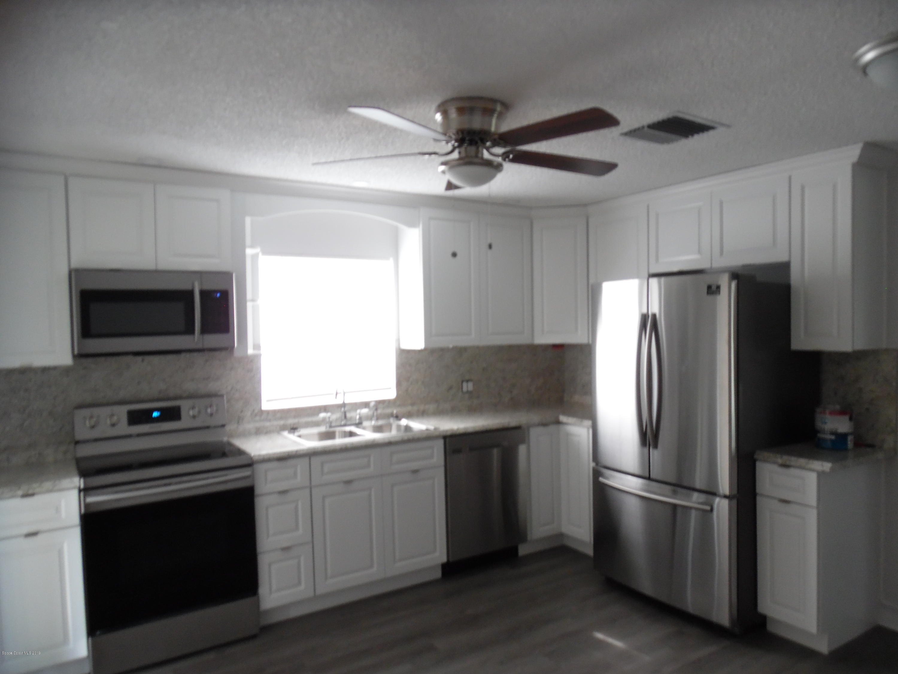 431 Count Street Melbourne, FL 32901 - Photo 8 of 15 Larger view of Kitchen