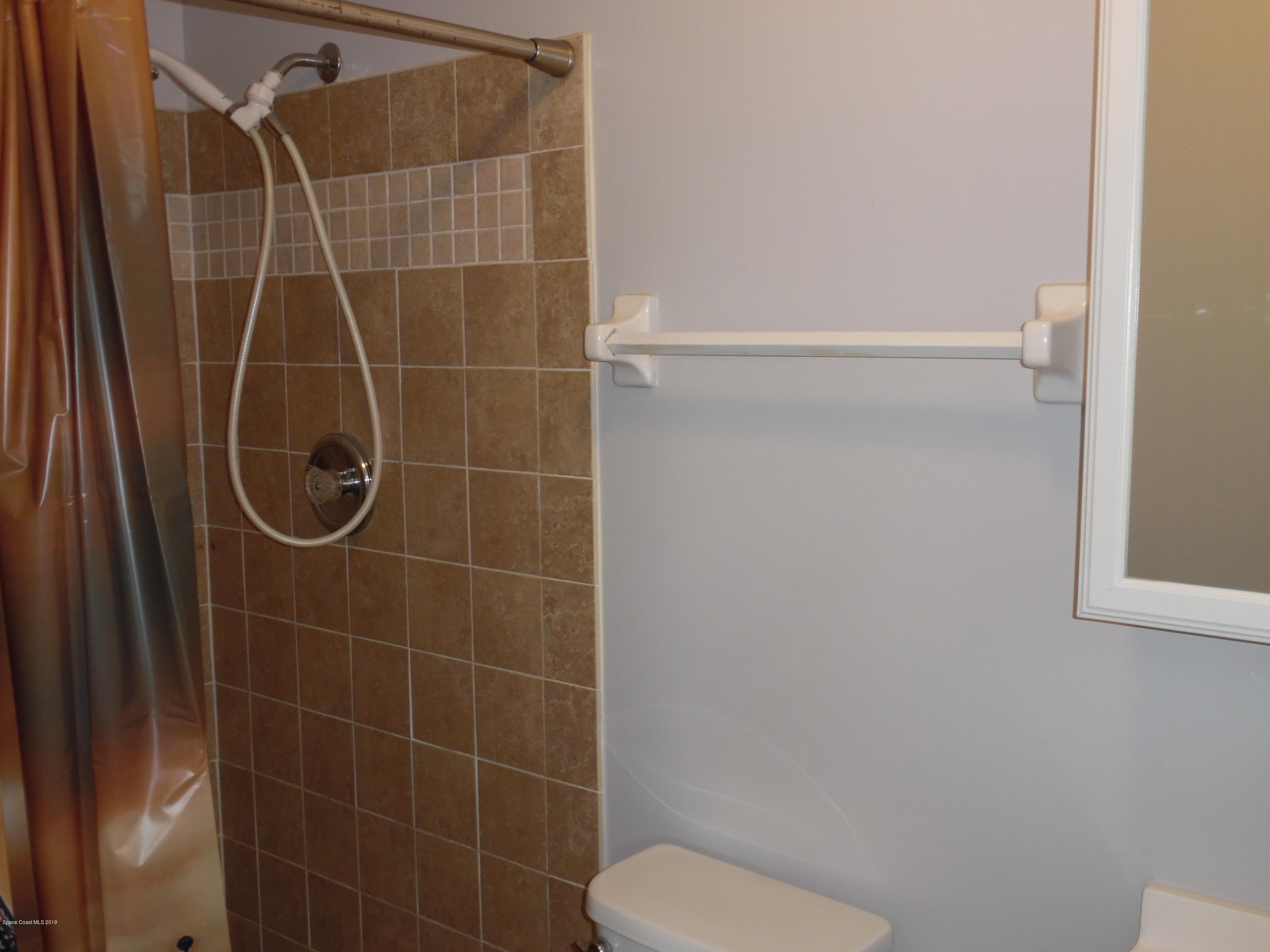 431 Count Street Melbourne, FL 32901 - Photo 10 of 15 Master Bath