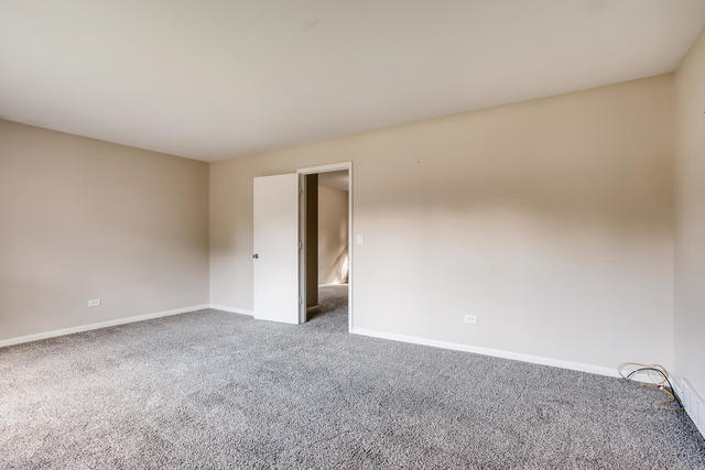 34 Green Ridge Road Elgin, IL 60120 - Photo 2 of 17