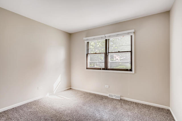 34 Green Ridge Road Elgin, IL 60120 - Photo 11 of 17