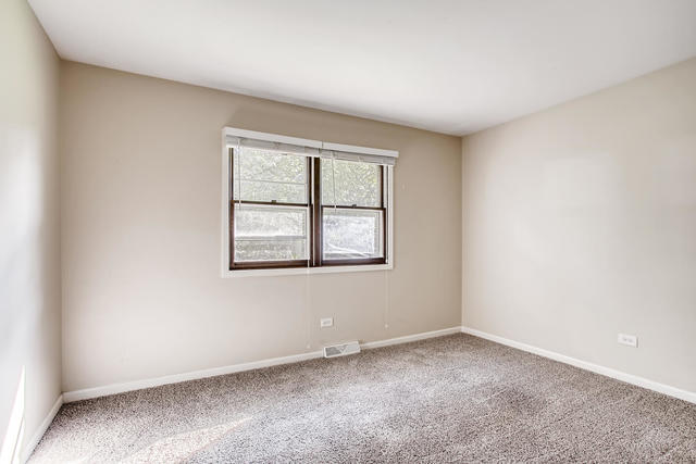 34 Green Ridge Road Elgin, IL 60120 - Photo 12 of 17