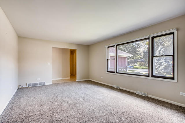 34 Green Ridge Road Elgin, IL 60120 - Photo 3 of 17
