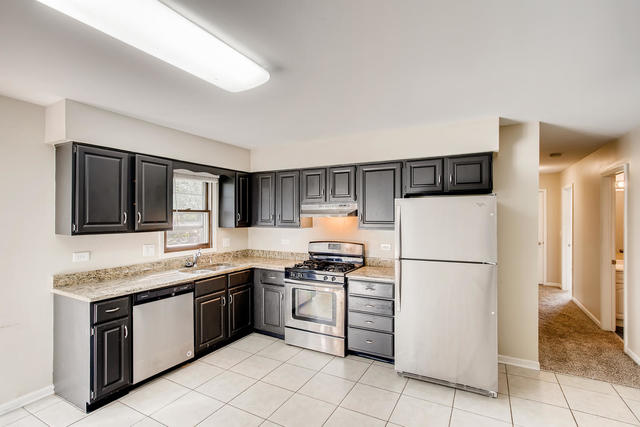 34 Green Ridge Road Elgin, IL 60120 - Photo 4 of 17