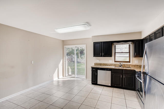 34 Green Ridge Road Elgin, IL 60120 - Photo 5 of 17